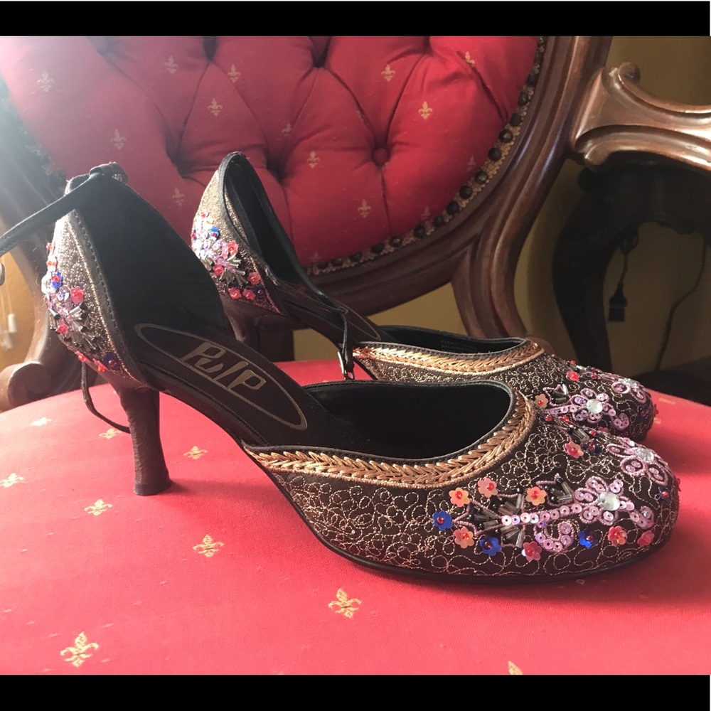 Women’s shoes with 2 1/2” heels